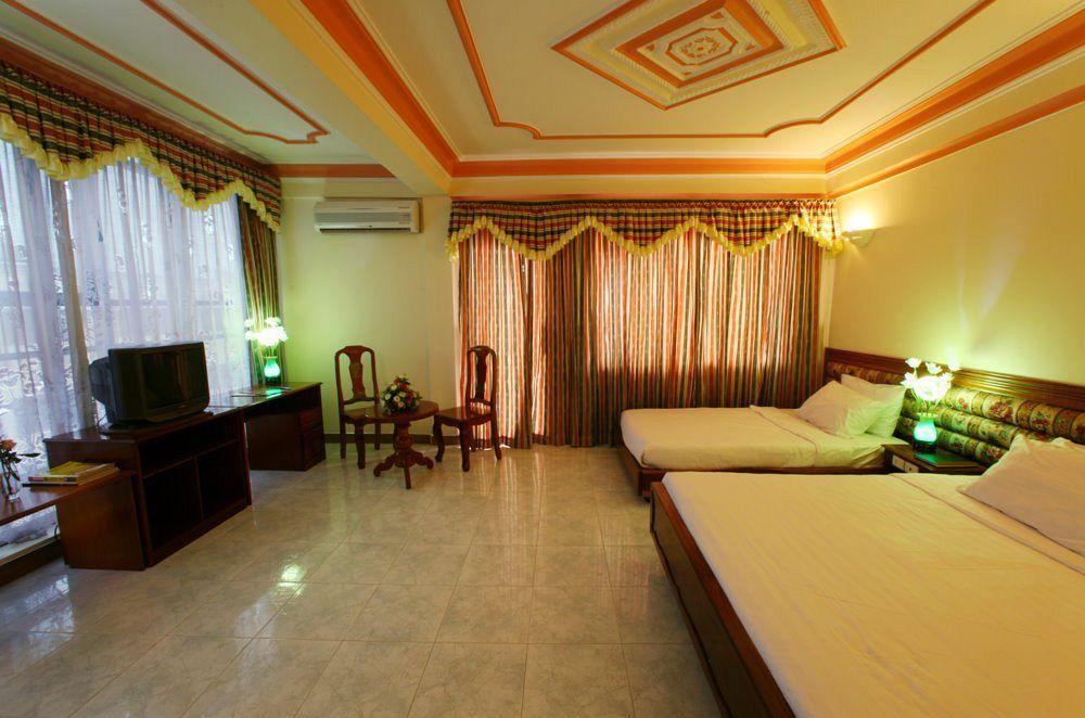 Lucky Star 2 Hotel Phnom-Penh Buitenkant foto