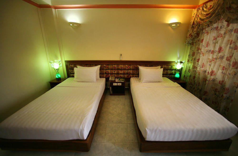 Lucky Star 2 Hotel Phnom-Penh Buitenkant foto