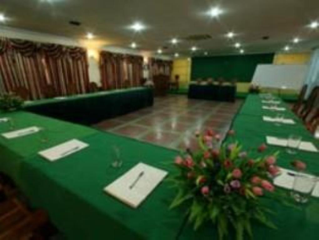 Lucky Star 2 Hotel Phnom-Penh Buitenkant foto