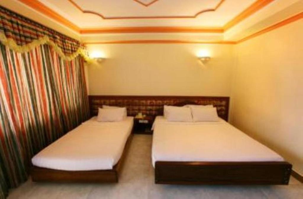 Lucky Star 2 Hotel Phnom-Penh Buitenkant foto