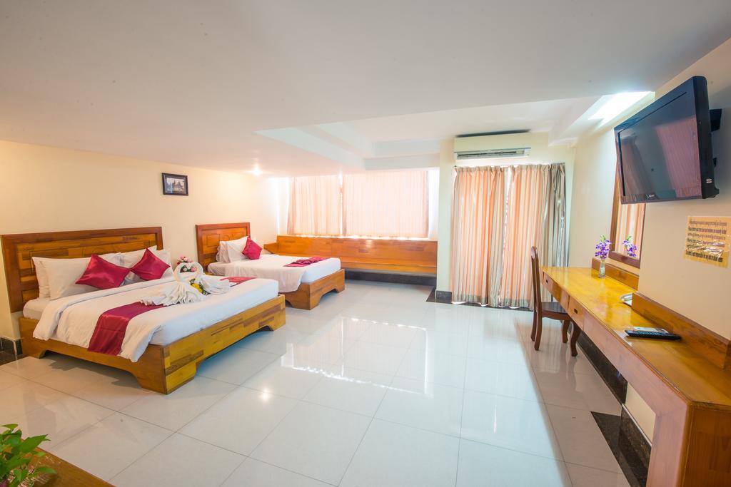 Lucky Star 2 Hotel Phnom-Penh Buitenkant foto