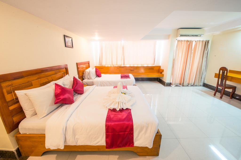Lucky Star 2 Hotel Phnom-Penh Buitenkant foto