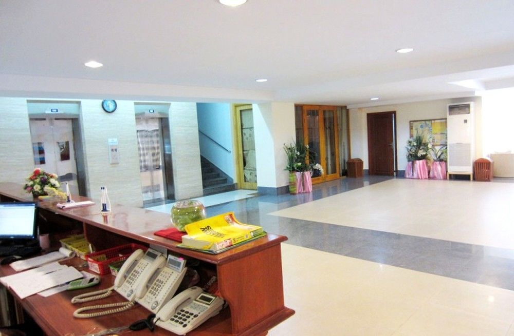 Lucky Star 2 Hotel Phnom-Penh Buitenkant foto