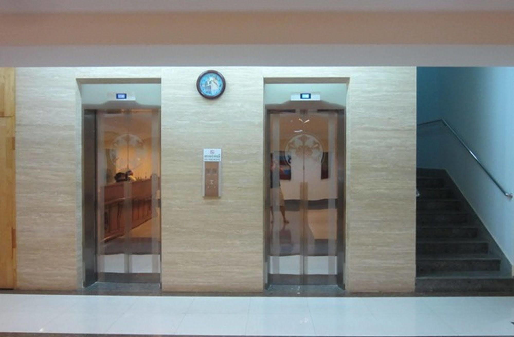 Lucky Star 2 Hotel Phnom-Penh Buitenkant foto