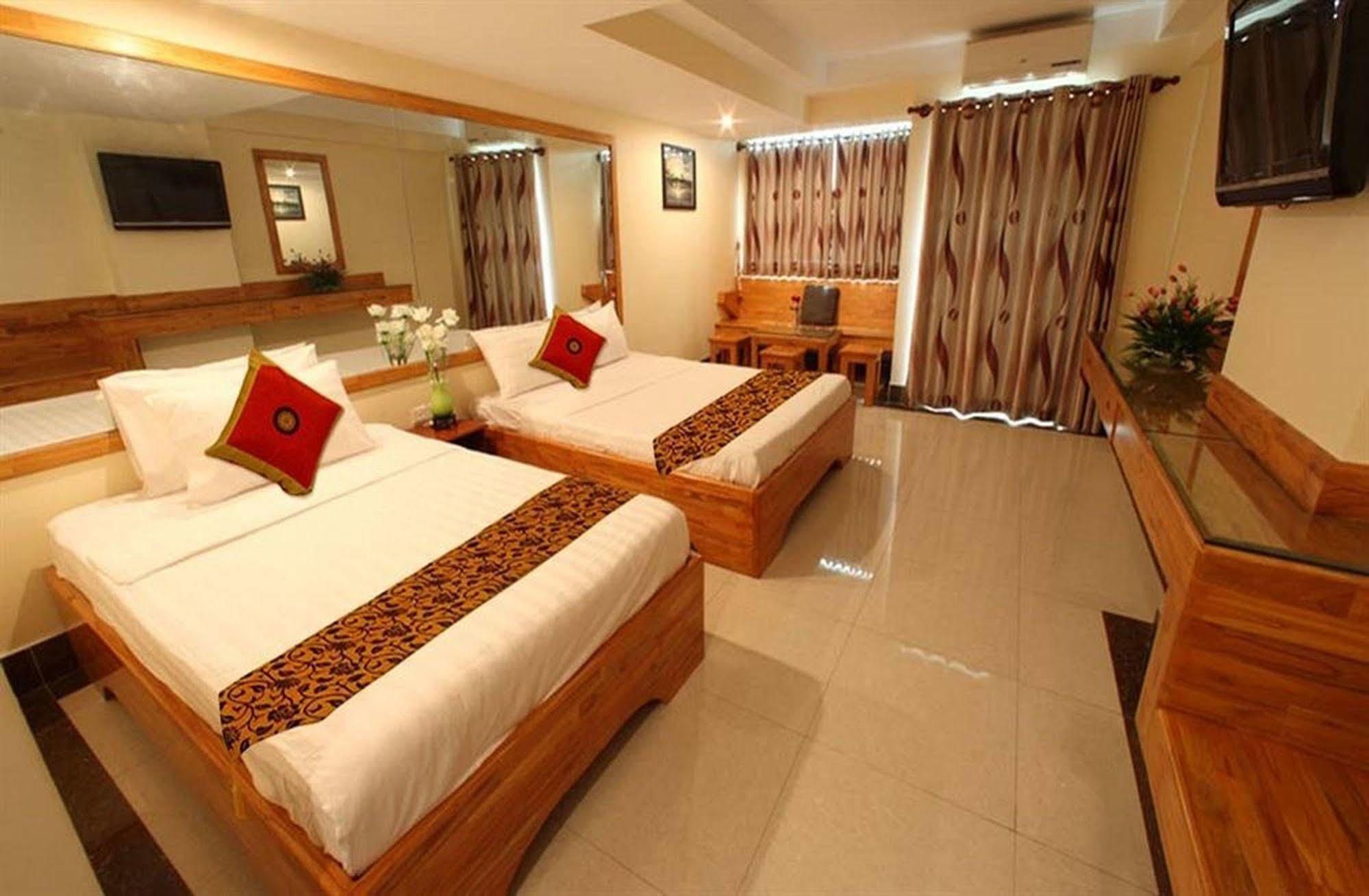 Lucky Star 2 Hotel Phnom-Penh Buitenkant foto