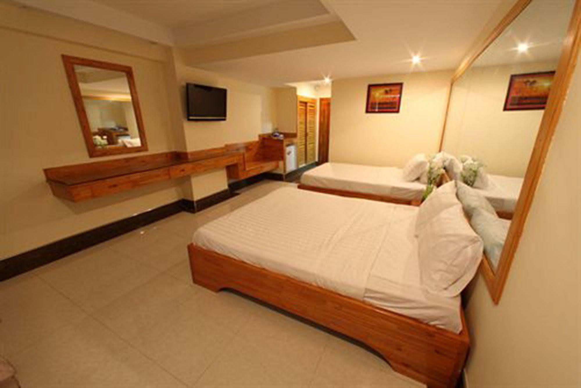Lucky Star 2 Hotel Phnom-Penh Buitenkant foto