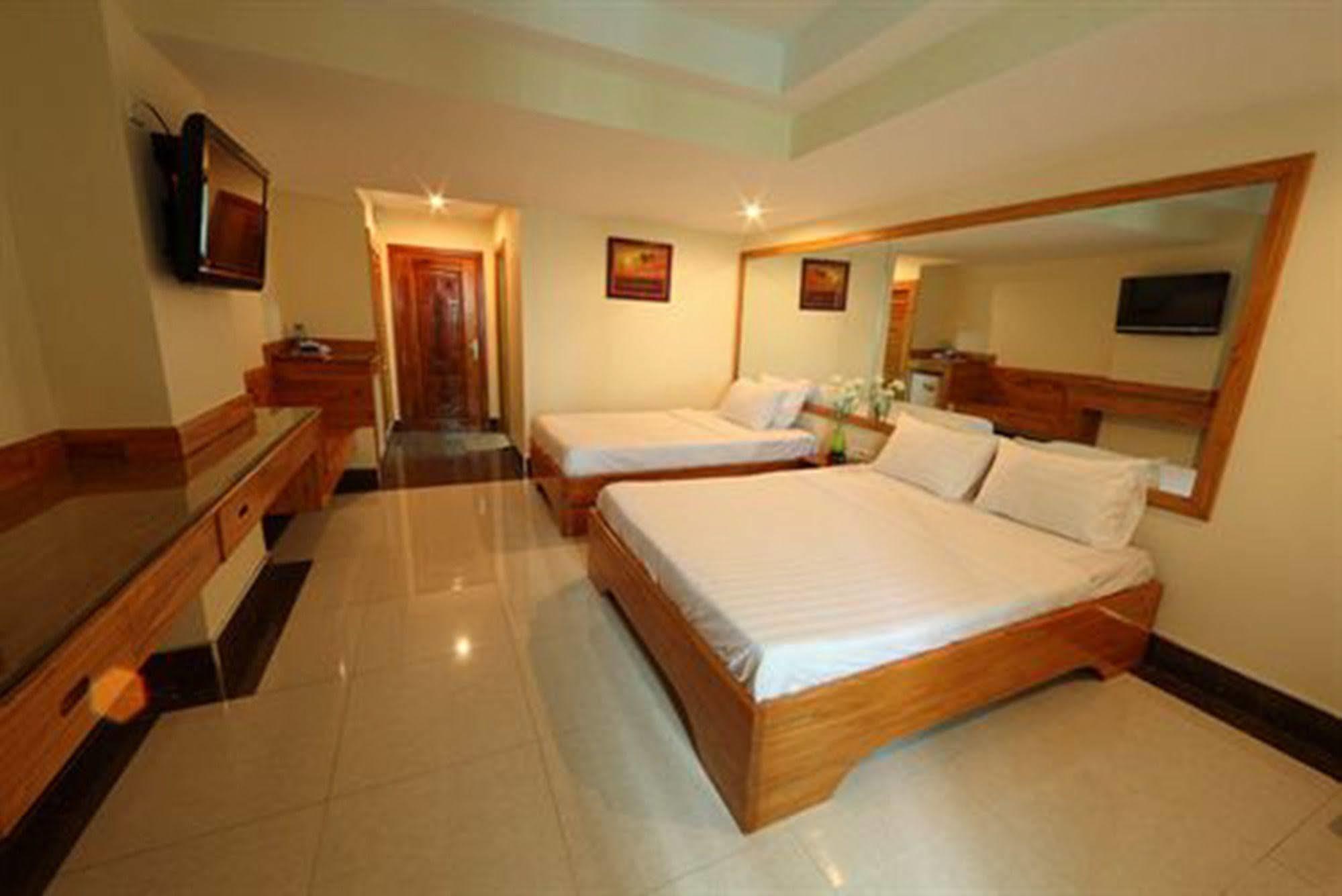 Lucky Star 2 Hotel Phnom-Penh Buitenkant foto