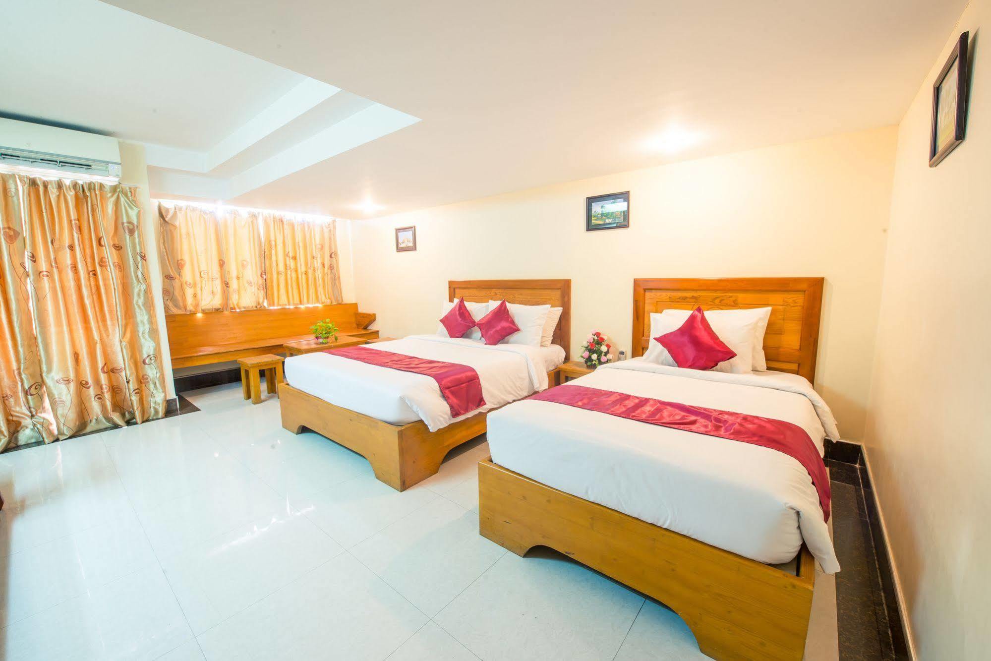 Lucky Star 2 Hotel Phnom-Penh Buitenkant foto