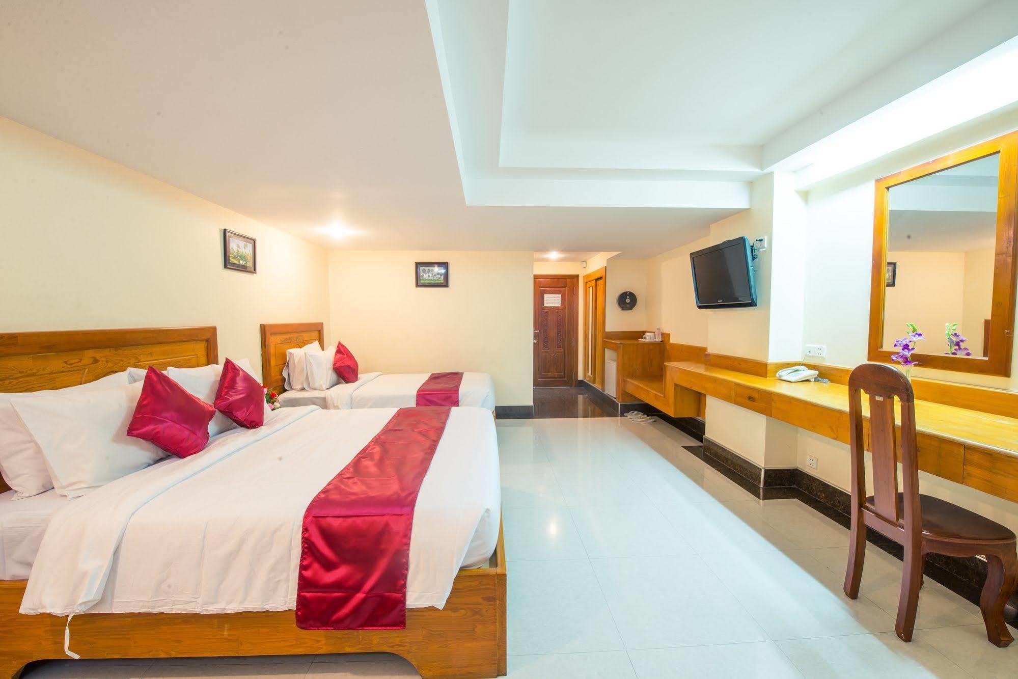 Lucky Star 2 Hotel Phnom-Penh Buitenkant foto