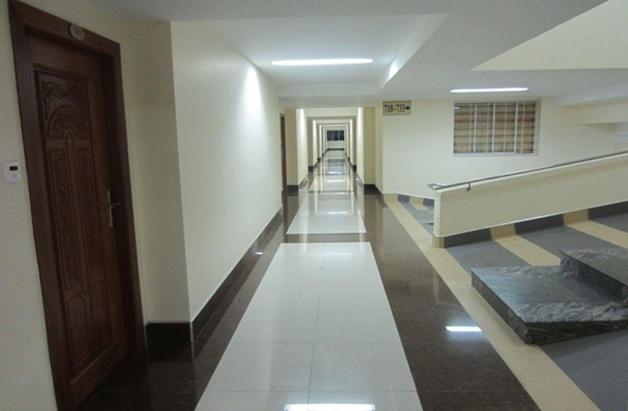 Lucky Star 2 Hotel Phnom-Penh Buitenkant foto