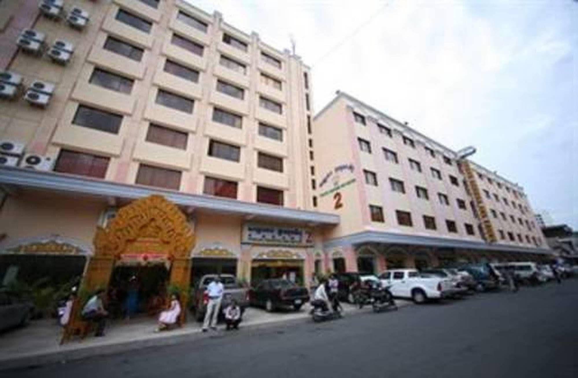 Lucky Star 2 Hotel Phnom-Penh Buitenkant foto